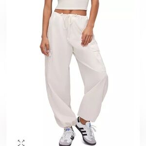 Good American Parachute Drawstring Cargo Pants Cream Cargo Joggers wide leg L